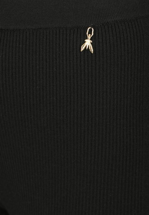 Товар черного цвета с внутренней стороны