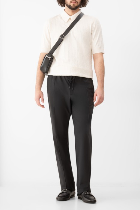 Товар черного цвета с внутренней стороны