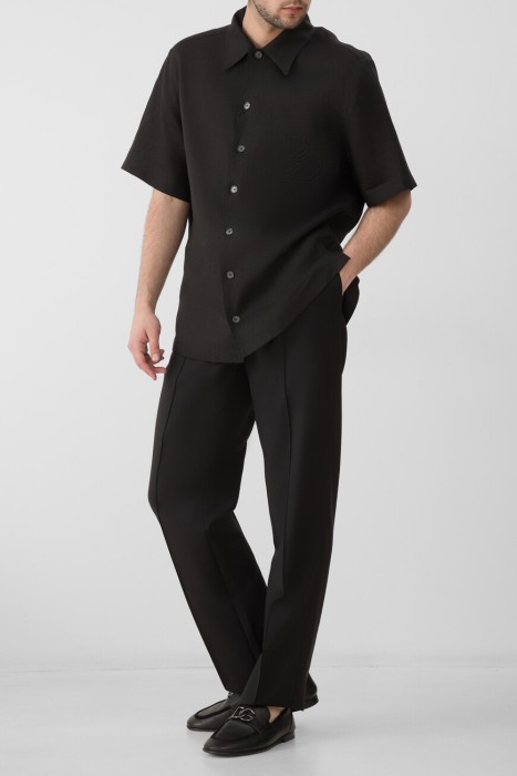 Товар черного цвета с внутренней стороны