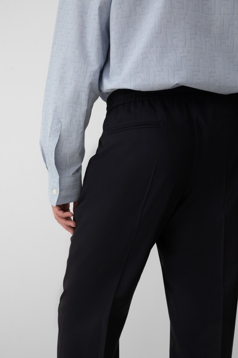 Товар синего цвета с внутренней стороны