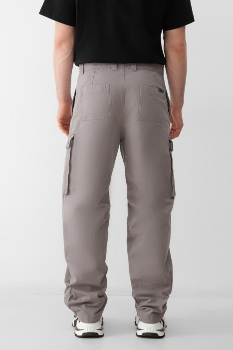 брюки  по цене 166000 руб вид справа