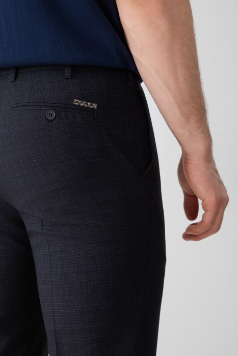 Товар синего цвета с внутренней стороны