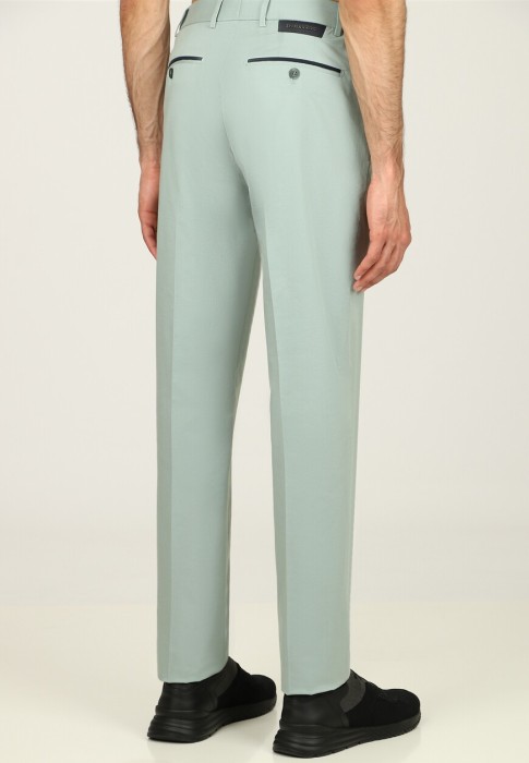 Товар зеленого цвета с внутренней стороны