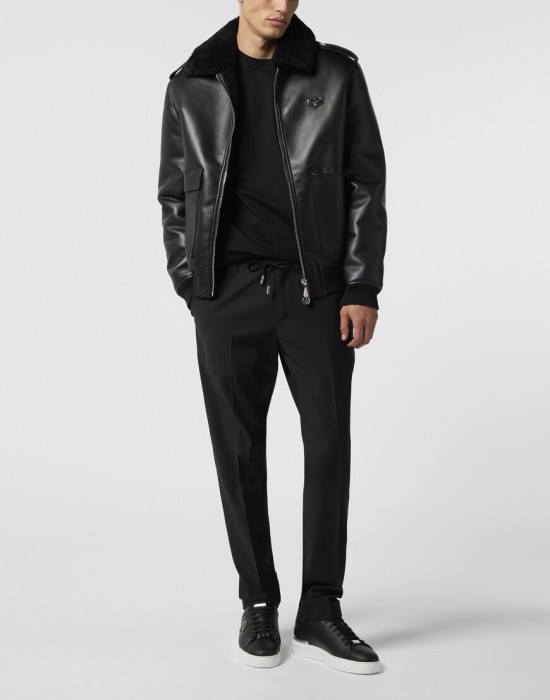 Товар черного цвета с внутренней стороны