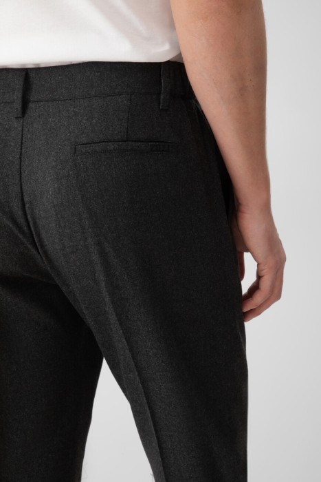 Товар серого цвета с внутренней стороны