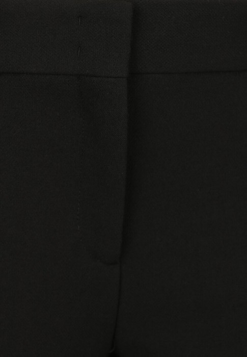 Товар черного цвета с внутренней стороны