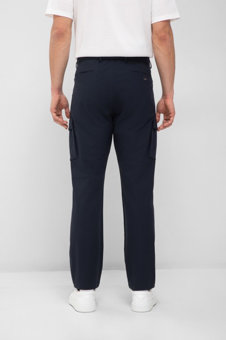 брюки  от бренда herno вид слева