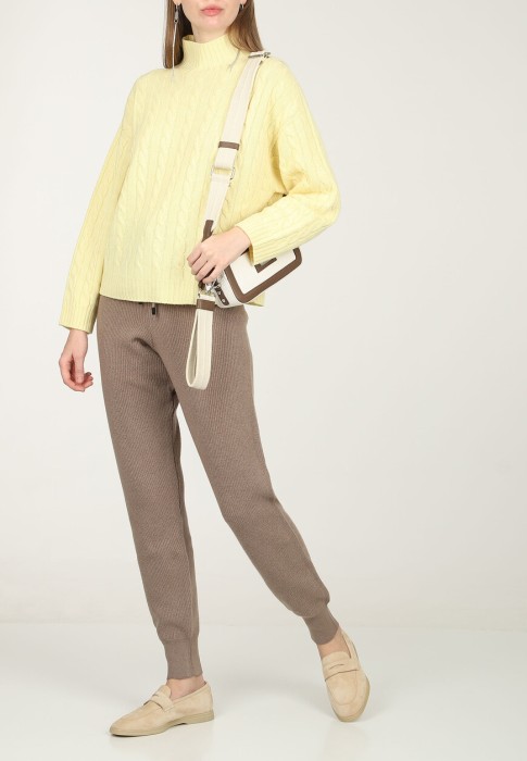 брюки  по цене 57995 руб вид справа