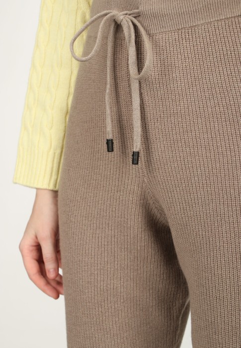 брюки  универсального стиля с лицевой стороны