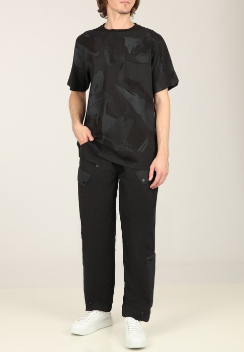 брюки  от бренда maharishi вид слева