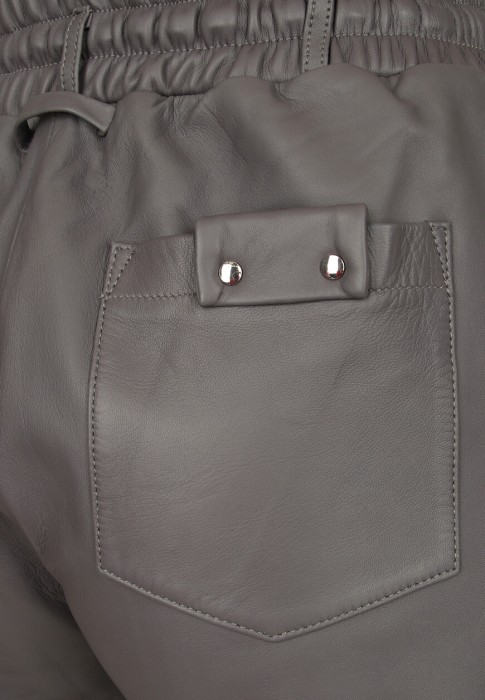 Товар серого цвета с внутренней стороны