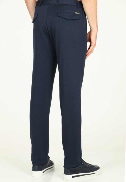 Товар синего цвета с внутренней стороны