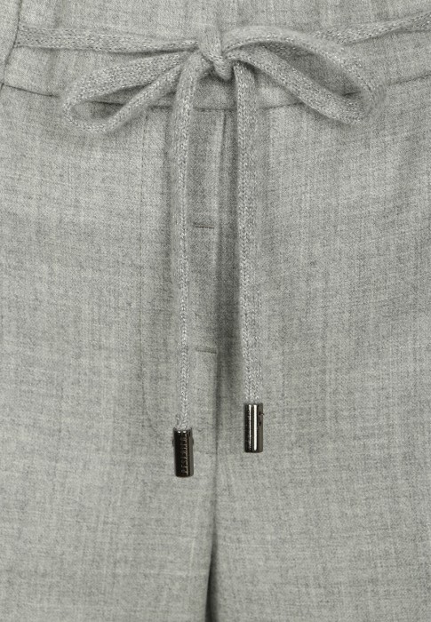 Товар серого цвета с внутренней стороны