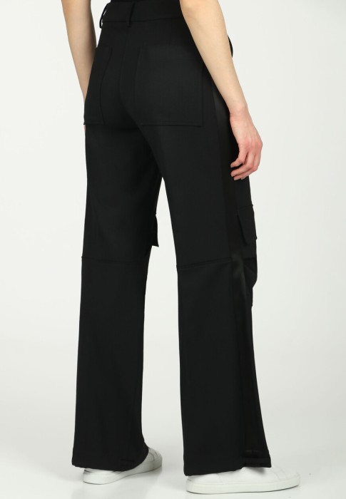 Товар черного цвета с внутренней стороны