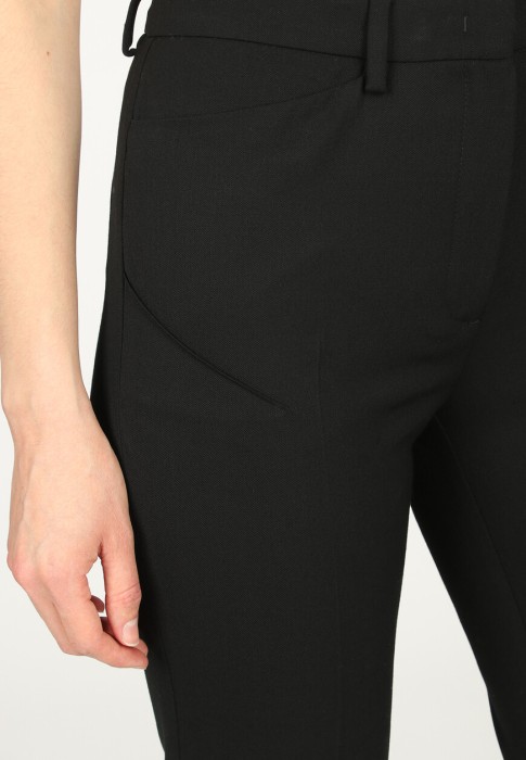 Товар черного цвета с внутренней стороны