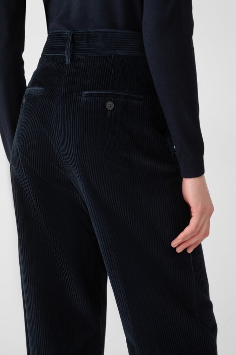 Товар синего цвета с внутренней стороны