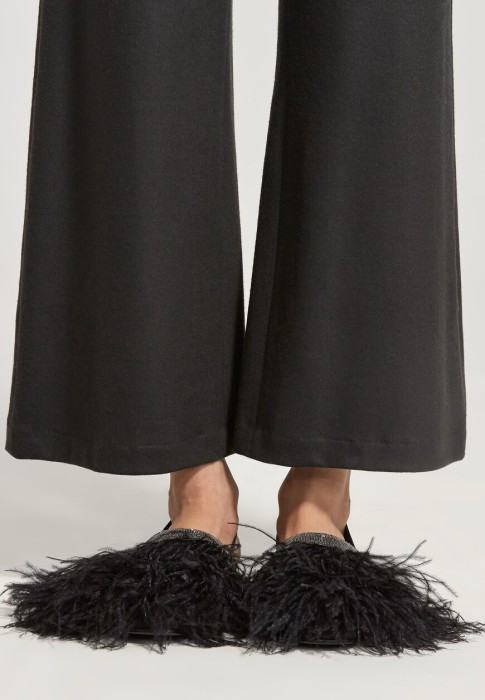 Товар серого цвета с внутренней стороны