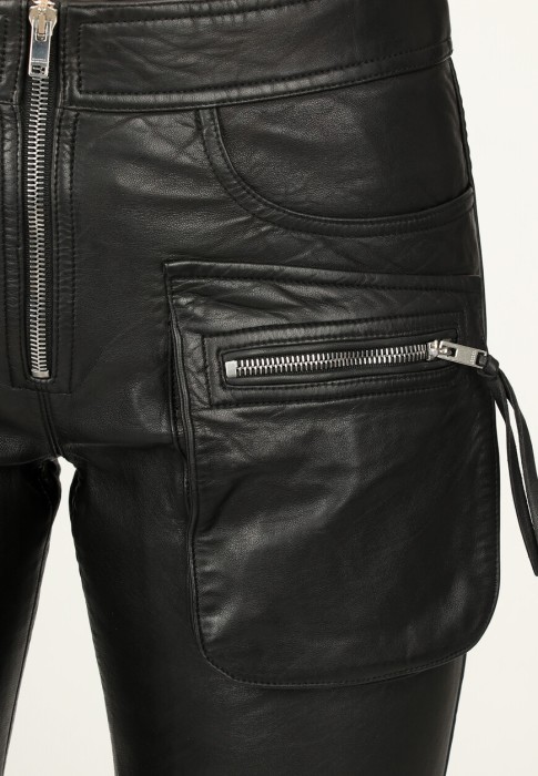 Товар черного цвета с внутренней стороны