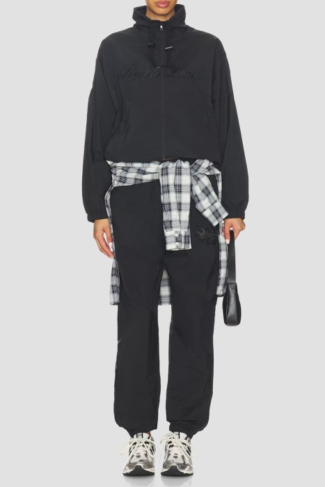 Товар черного цвета с внутренней стороны