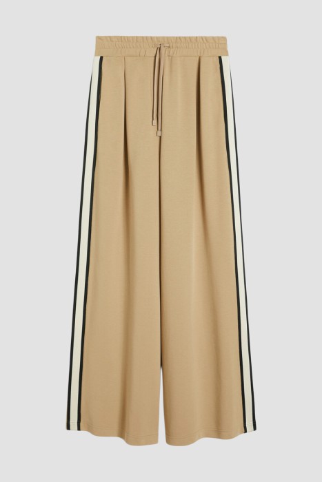 Товар бежевого цвета с внутренней стороны