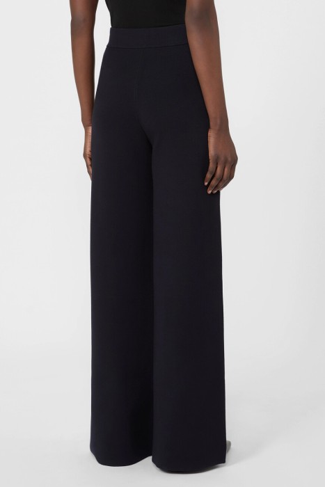 брюки  по цене 65000 руб вид справа