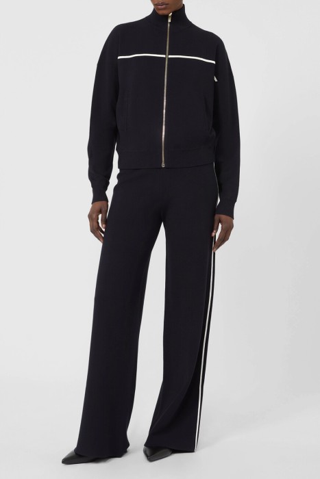 Товар синего цвета с внутренней стороны