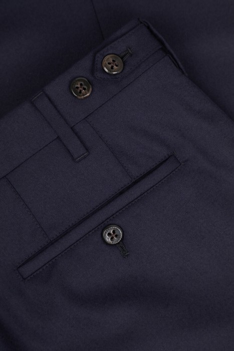 брюки  для взрослого возраста с изнаночной стороны