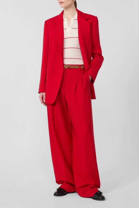 Товар красного цвета с внутренней стороны