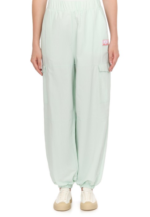 Товар зеленого цвета с внутренней стороны