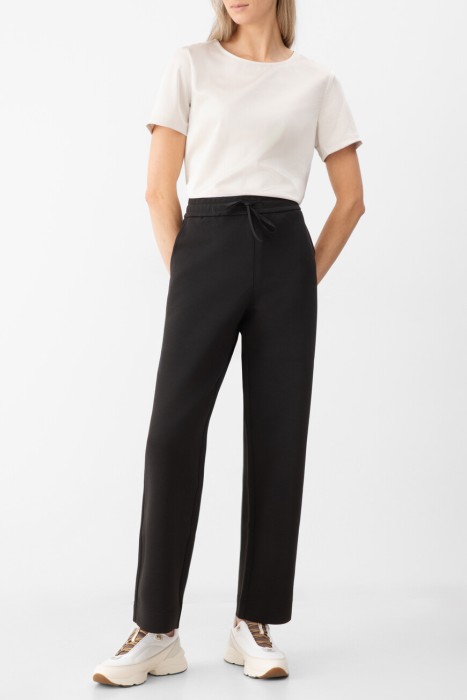 Товар черного цвета с внутренней стороны