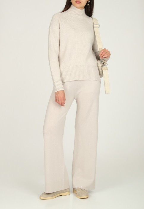 брюки  по цене 55055 руб вид справа