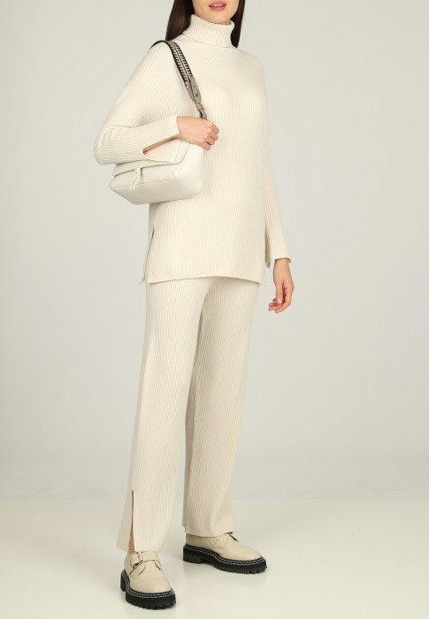 брюки  по цене 40355 руб вид справа