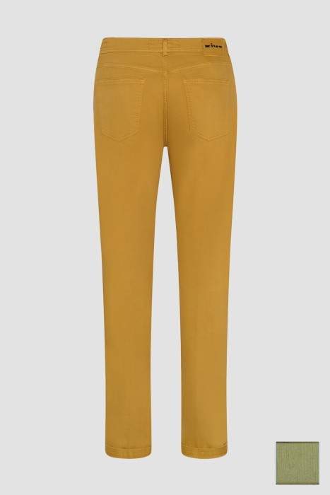 брюки  по цене 130000 руб вид справа