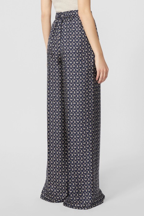 брюки  по цене 101000 руб вид справа