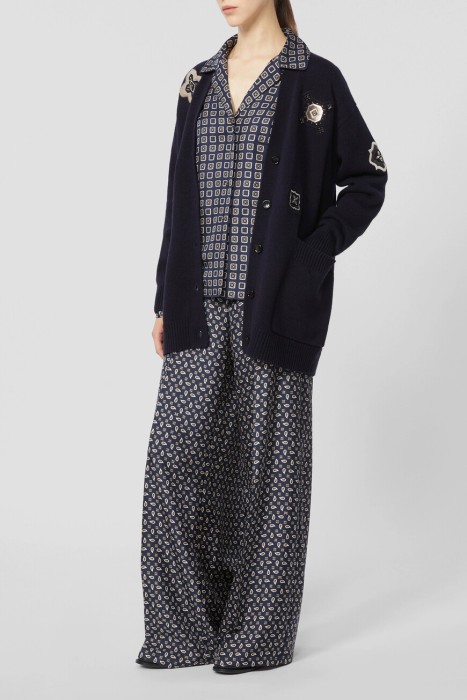 Товар разноцветного цвета с внутренней стороны