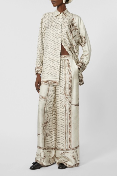 Товар разноцветного цвета с внутренней стороны