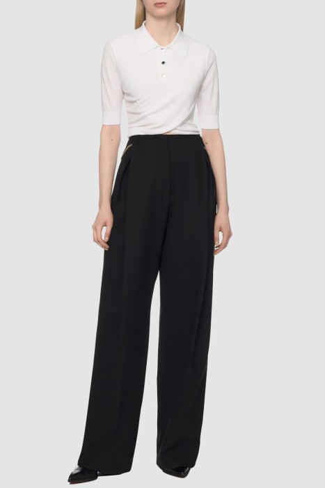 Товар черного цвета с внутренней стороны