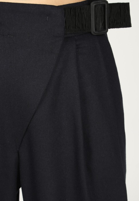 брюки  из проверенных материалов спереди