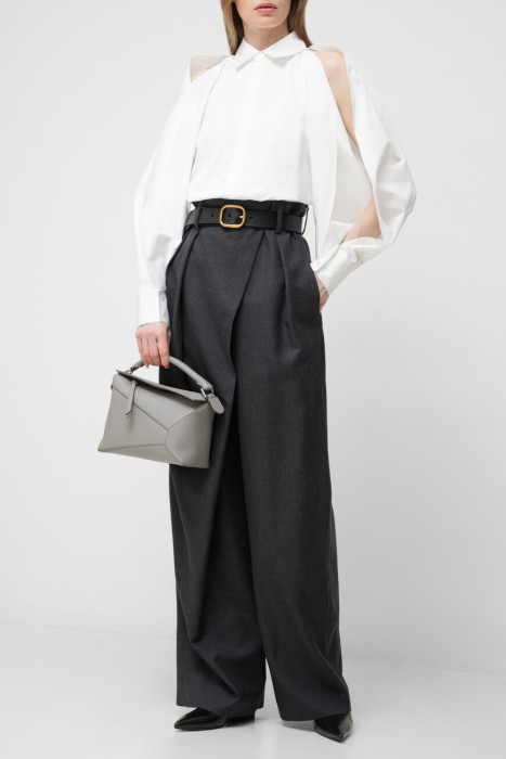 Товар серого цвета с внутренней стороны