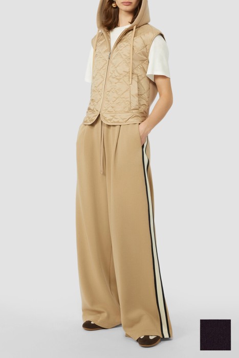 Товар синего цвета с внутренней стороны