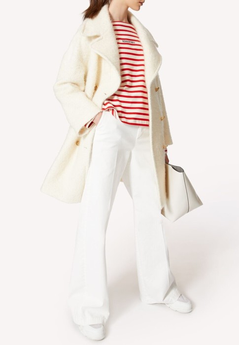 Товар белого цвета с внутренней стороны