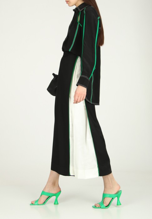 Товар черного цвета с внутренней стороны