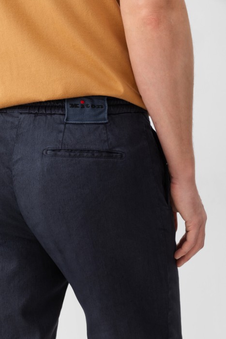 Товар синего цвета с внутренней стороны