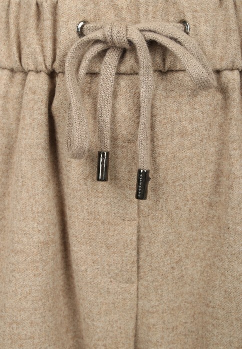 брюки  из проверенных материалов спереди