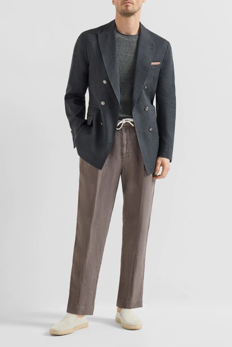 Товар коричневого цвета с внутренней стороны