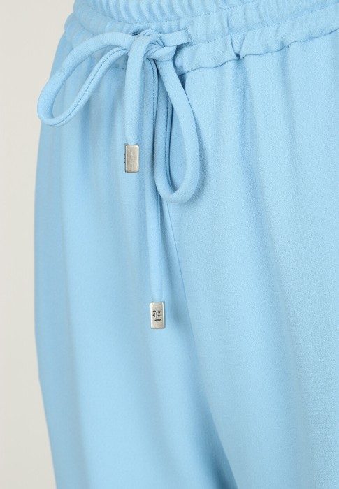 брюки  из проверенных материалов спереди