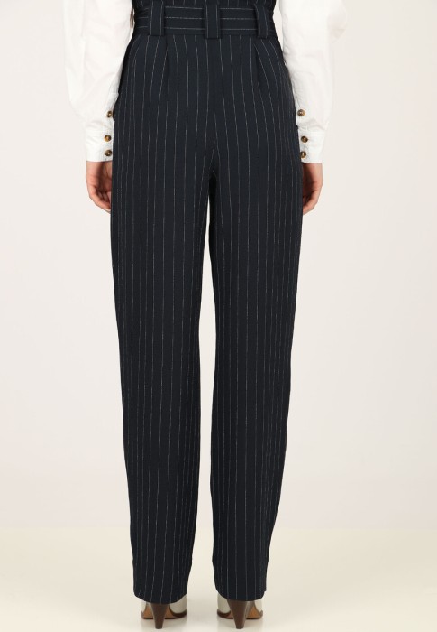 Товар синего цвета с внутренней стороны