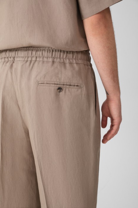 Товар коричневого цвета с внутренней стороны