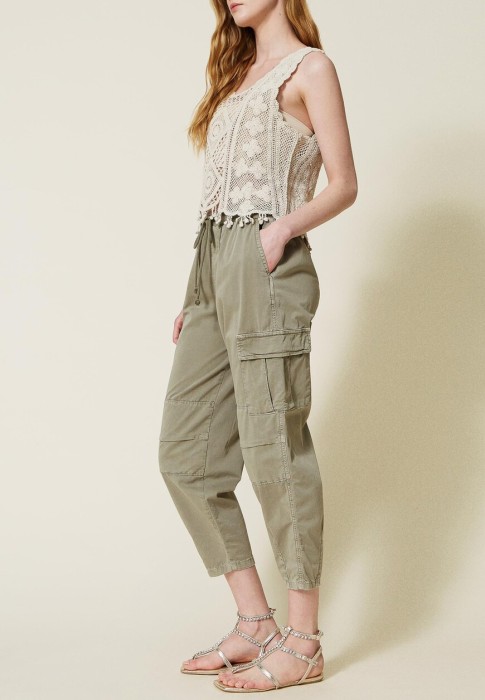 Товар зеленого цвета с внутренней стороны