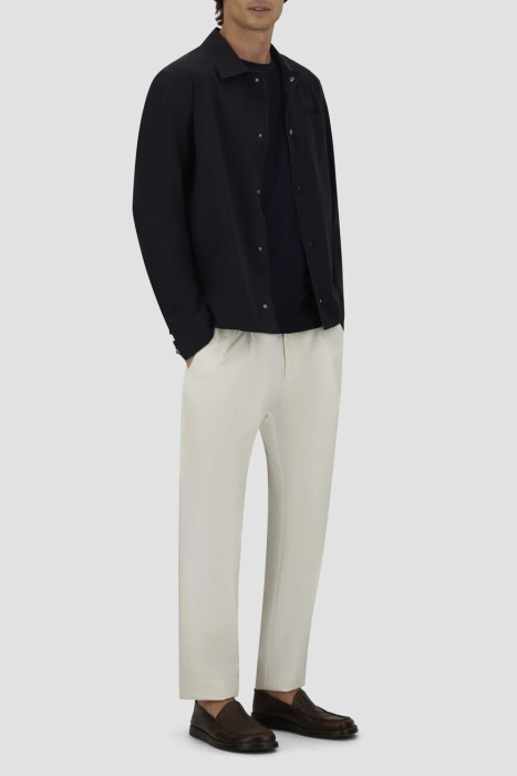 Товар белого цвета с внутренней стороны